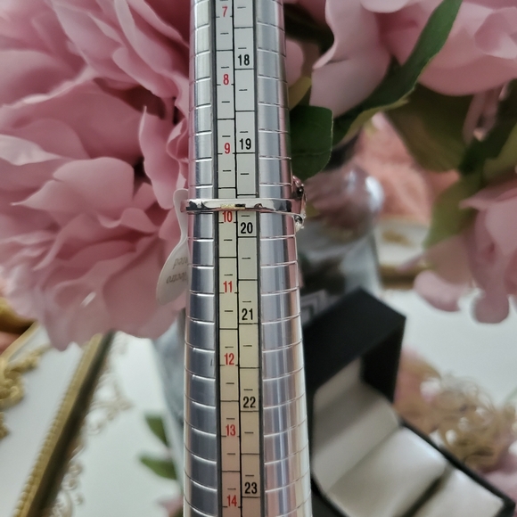 Elegant cubic zirconia crystals ring - Picture 6 of 6